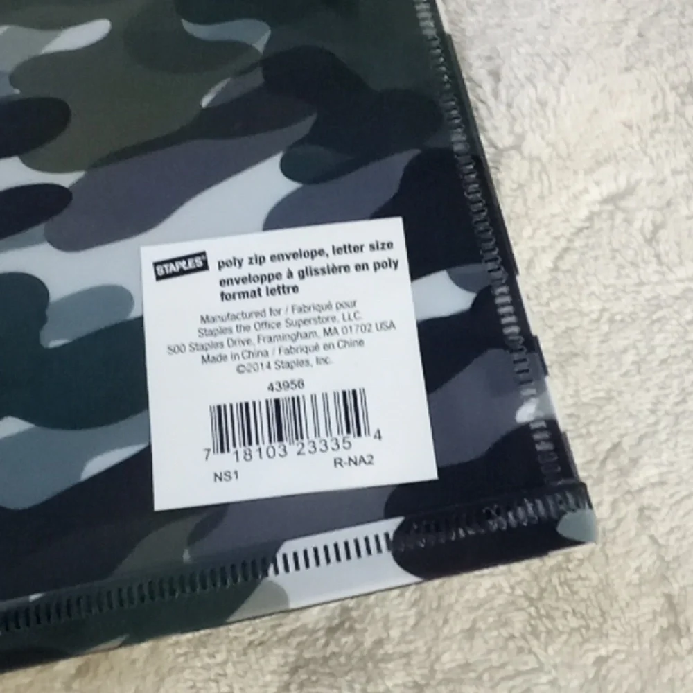 STAPLES CAMO POLY SLIDE ENVELOPES! NEW!! BUNDLE OF 10